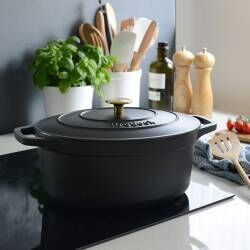 Secondary image for image of Cast Iron Casserole Dish 30cm / 6.2L Oval Matte Black