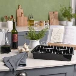 Secondary image for image of Enamel Roasting Tin with Large V-Shape Rack 41cm x 31cm