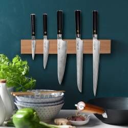 Secondary image for image of Damascus 67 Knife Set 5 Piece and Magnetic Oak Knife Rack