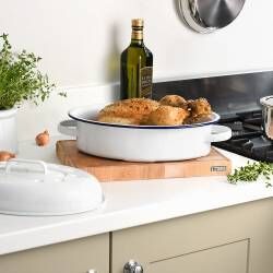 Secondary image for image of Enamel Oval Roaster with Lid 30cm / 4.0L