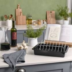 Main image for image of Enamel Roasting Tin with Small V-Shape Rack 36cm x 27cm