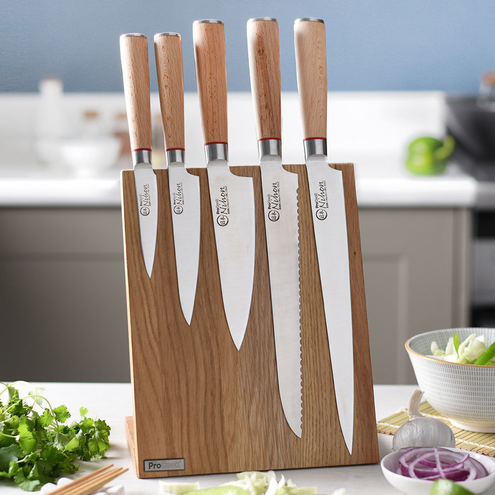 knife set with magnetic block